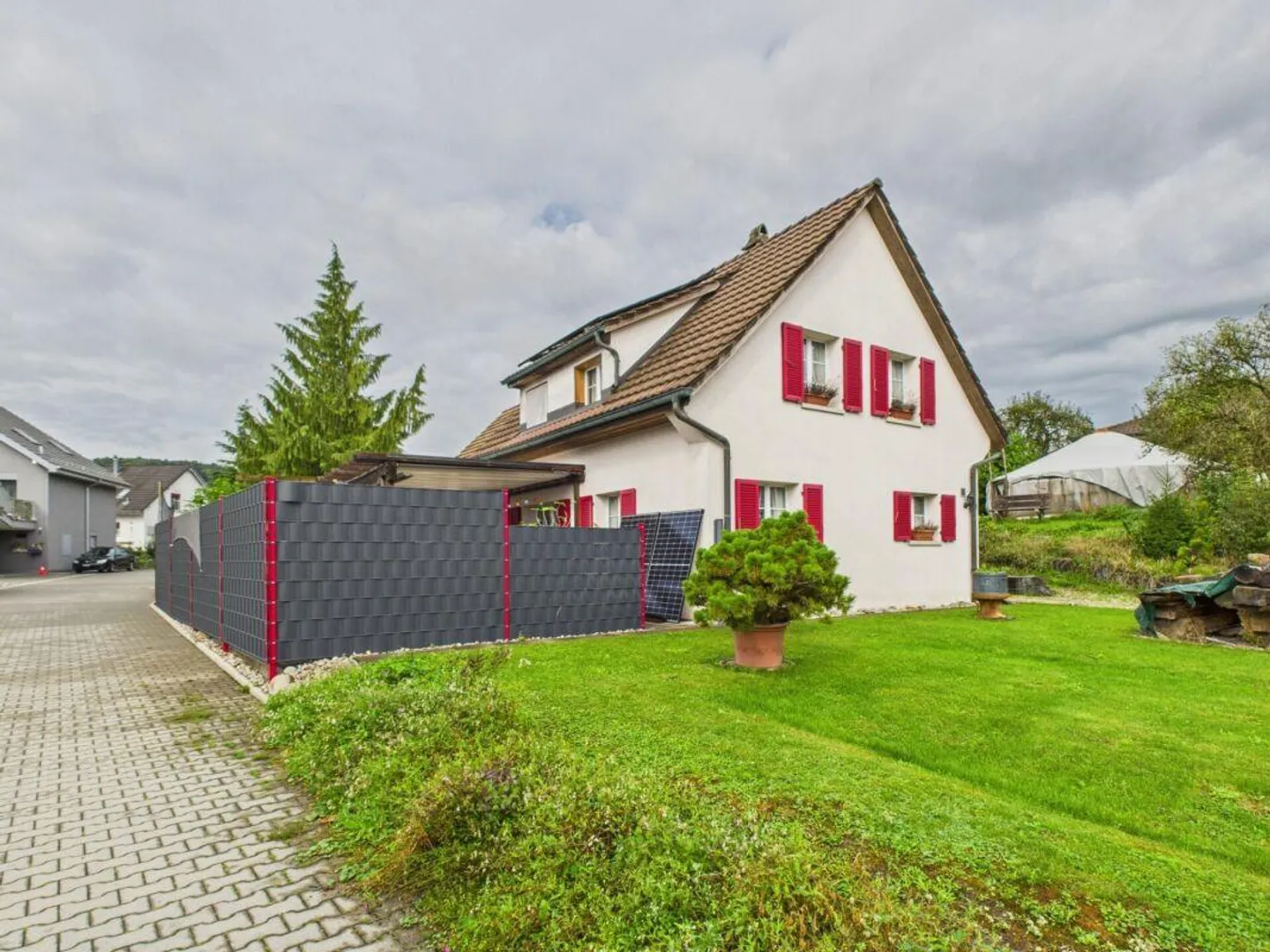Family-friendly single-family house in a quiet location - Photo 2 of 7