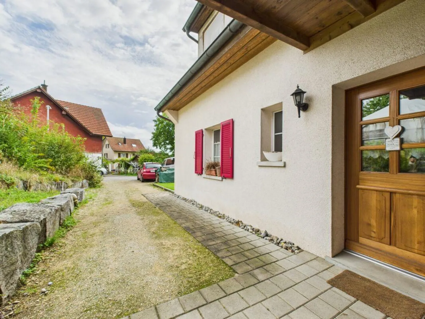 Family-friendly single-family house in a quiet location - Photo 4 of 7