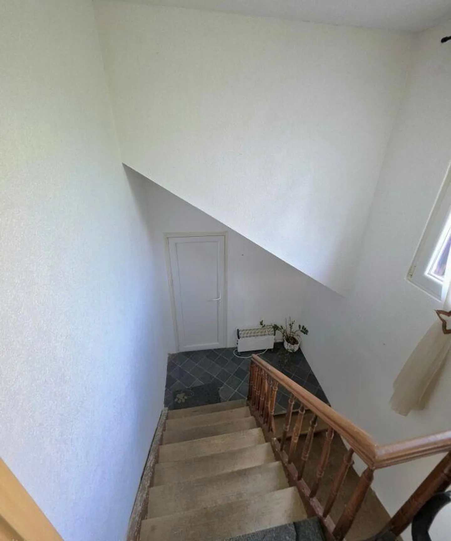 Freistehendes Einfamililenhaus mit je einer Wohnung pro Stockwerk und Bauparzelle - Foto 10 di 16