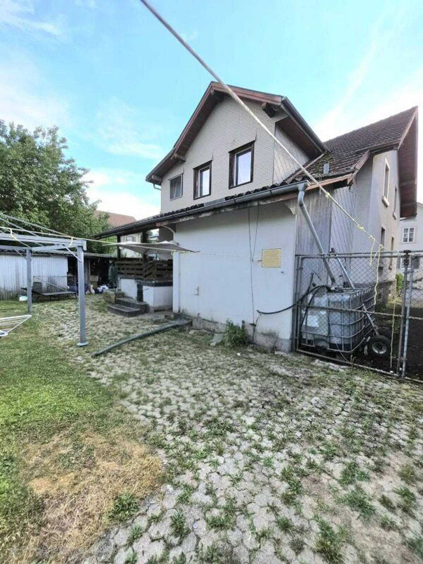 Freistehendes Einfamililenhaus mit je einer Wohnung pro Stockwerk und Bauparzelle - Foto 16 di 16