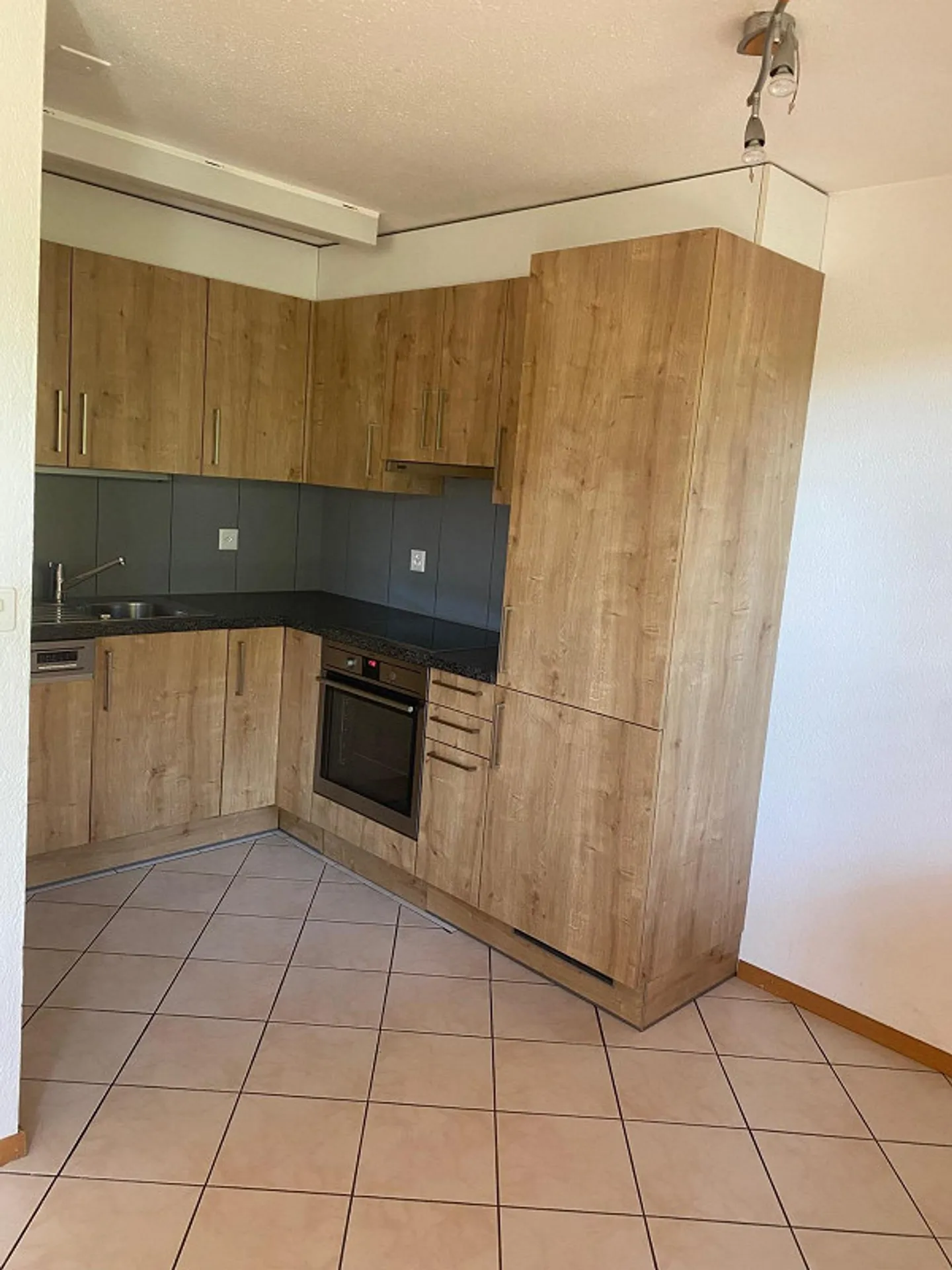 Appartement spacieux de 3,5 pièces avec patio et place de parking souterrain - Photo 5 sur 10