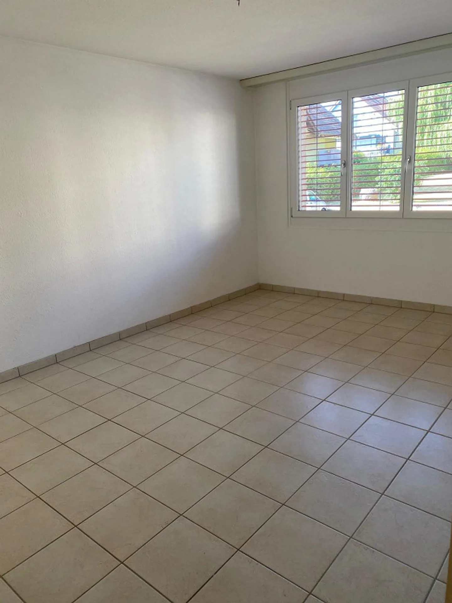 Appartement spacieux de 3,5 pièces avec patio et place de parking souterrain - Photo 6 sur 10