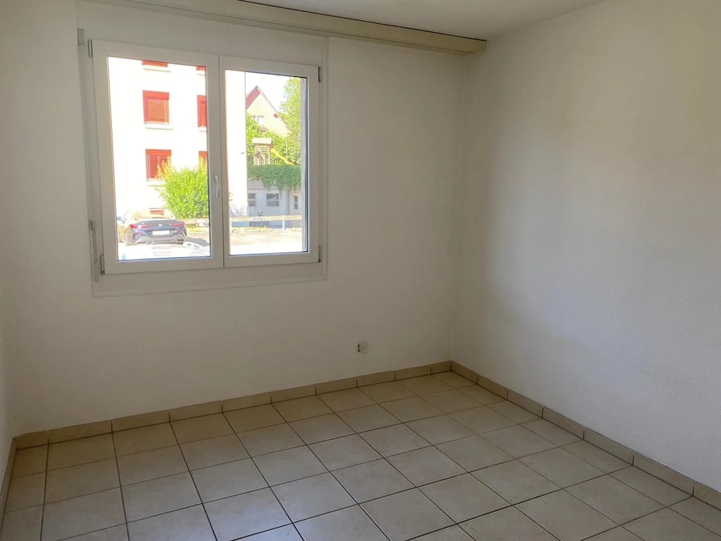Appartement spacieux de 3,5 pièces avec patio et place de parking souterrain - Photo 7 sur 10