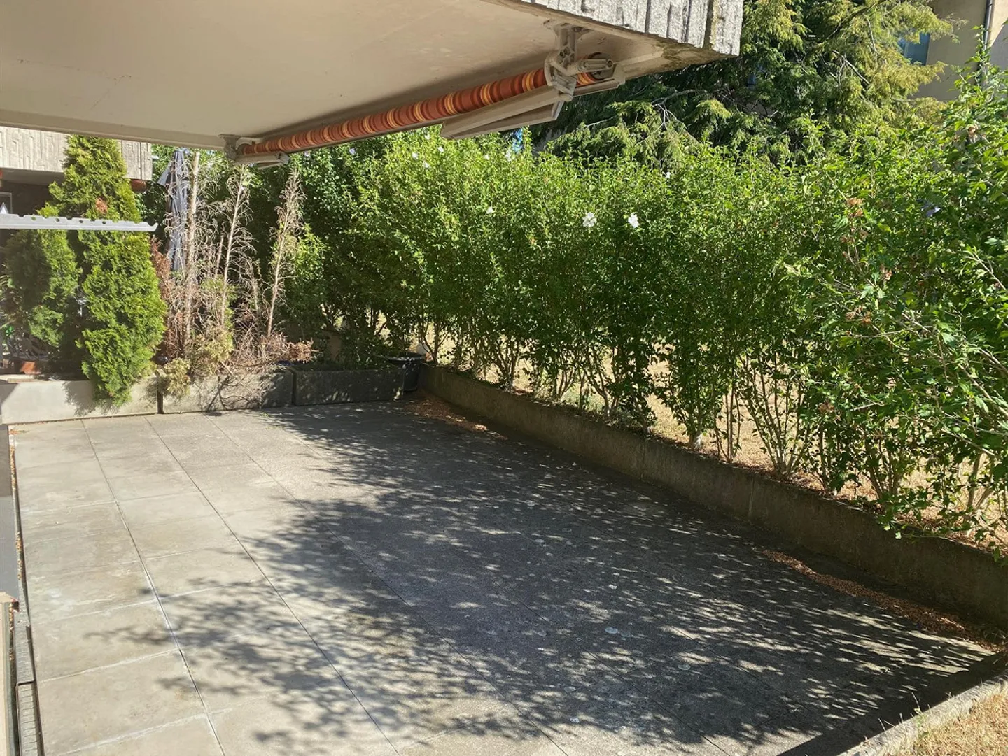 Appartement spacieux de 3,5 pièces avec patio et place de parking souterrain - Photo 10 sur 10