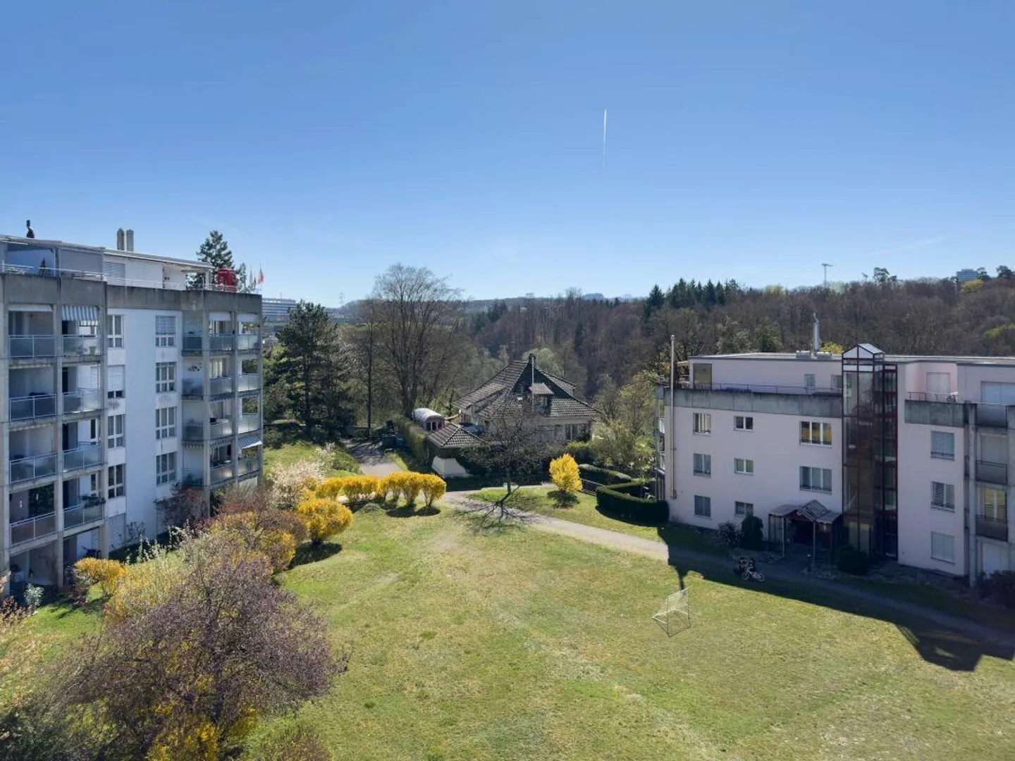 Living near the Aare: Sunny 2.5-room apartment with balcony and views... - Photo 12 of 21