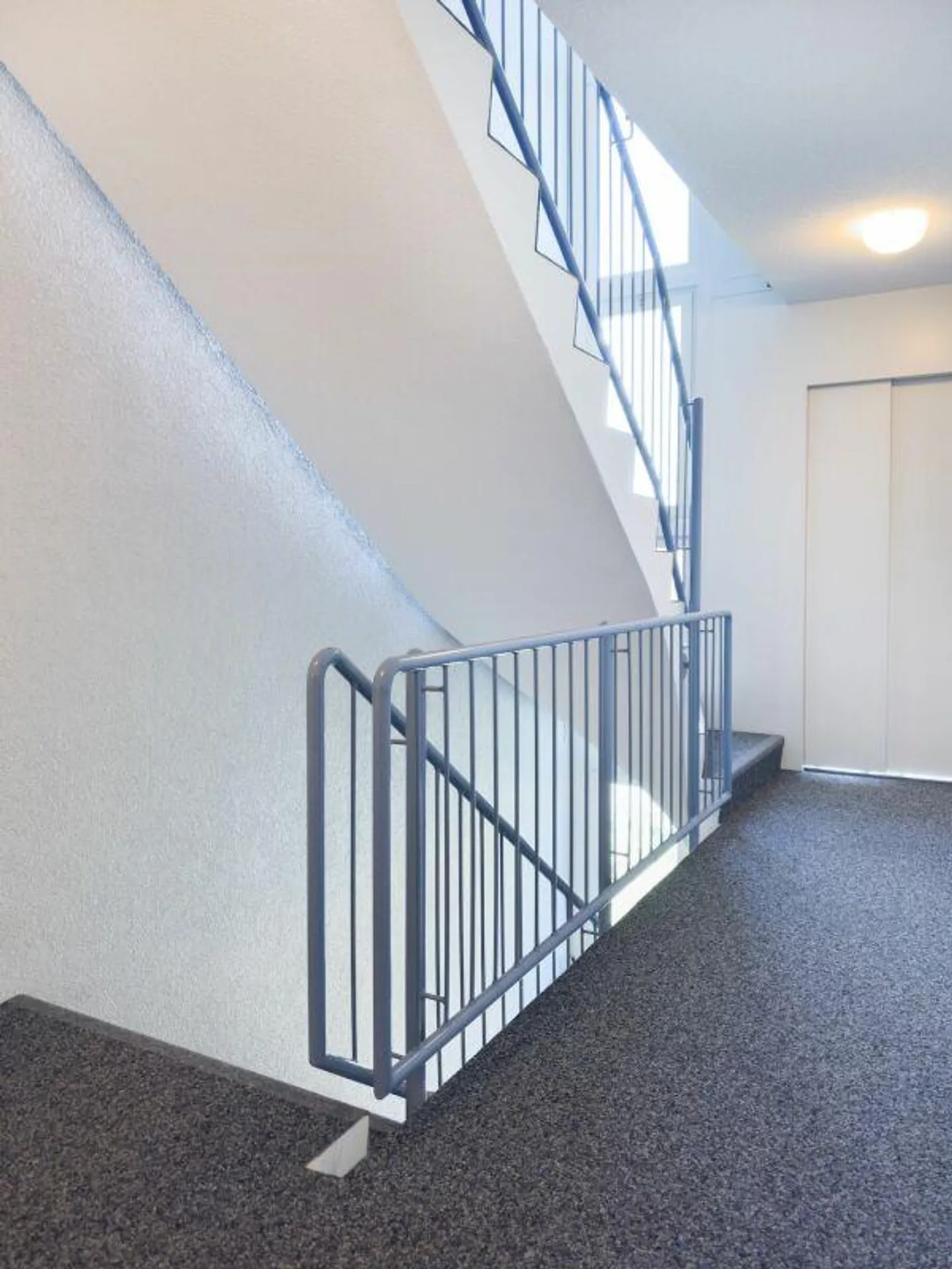 Living near the Aare: Sunny 2.5-room apartment with balcony and views... - Photo 17 of 21