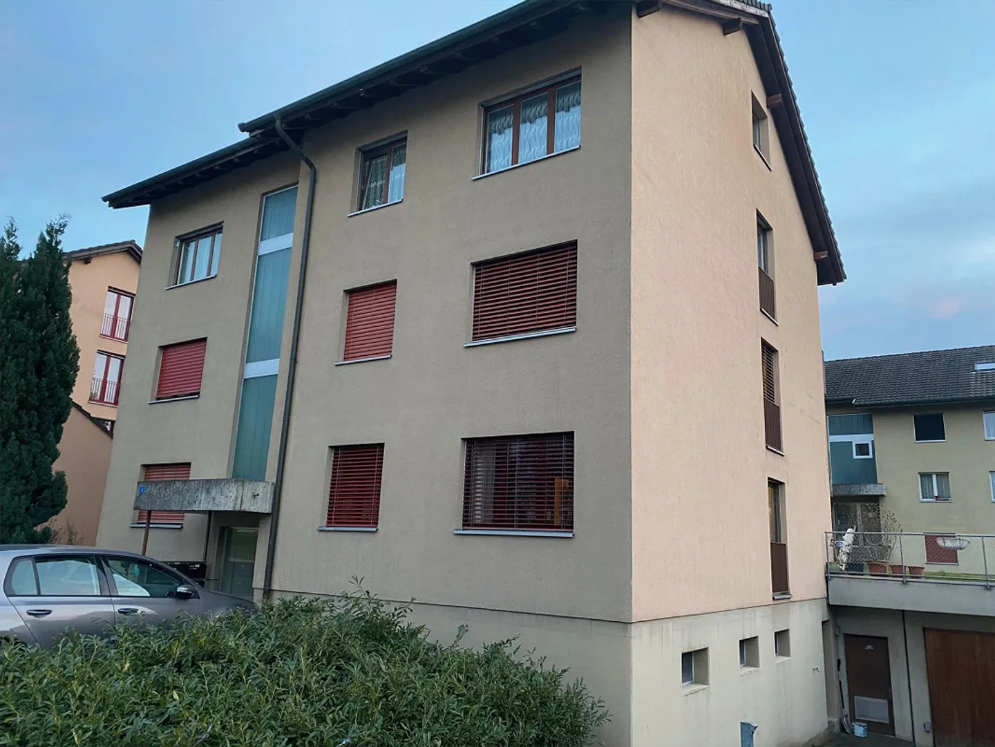 Appartement spacieux de 3,5 pièces avec patio et place de parking souterrain - Photo 1 sur 10