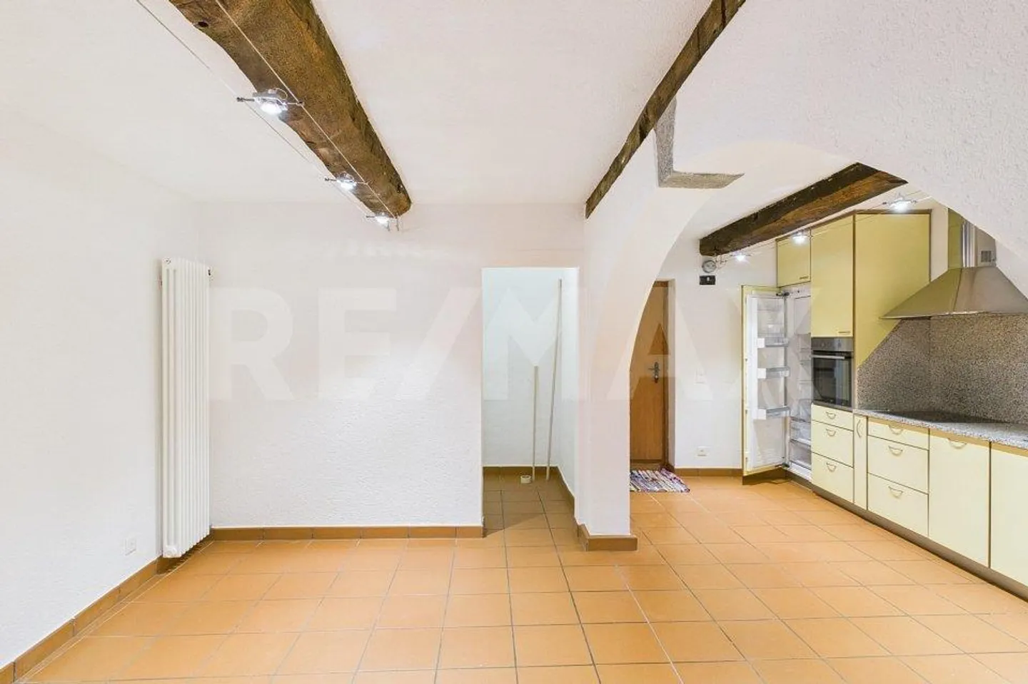 Une maison du cœur de village qui ne suit pas les règles - Photo 7 sur 13