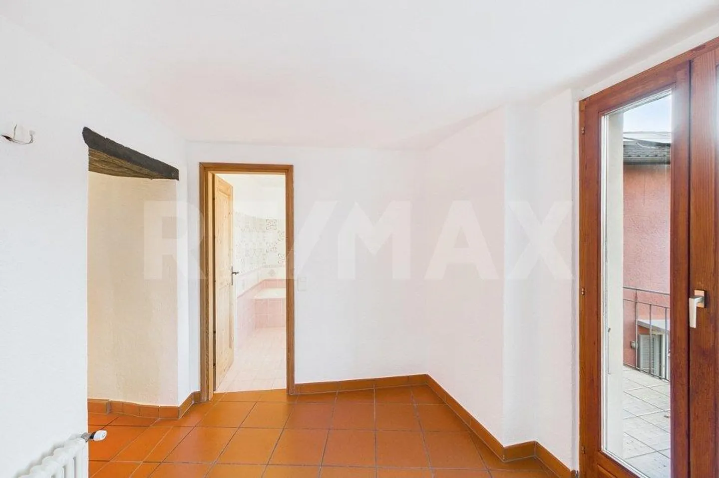 Une maison du cœur de village qui ne suit pas les règles - Photo 12 sur 13