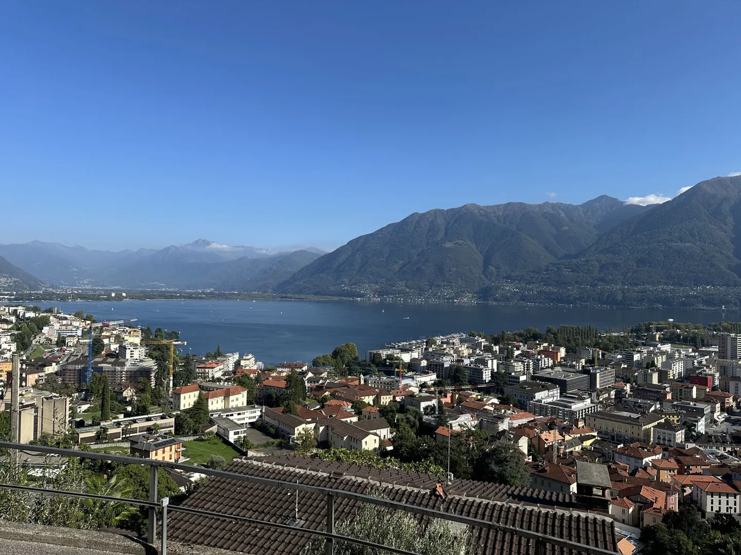 Appartement meublé 2.5 pièces avec vue imprenable sur le lac - Photo 1 sur 7