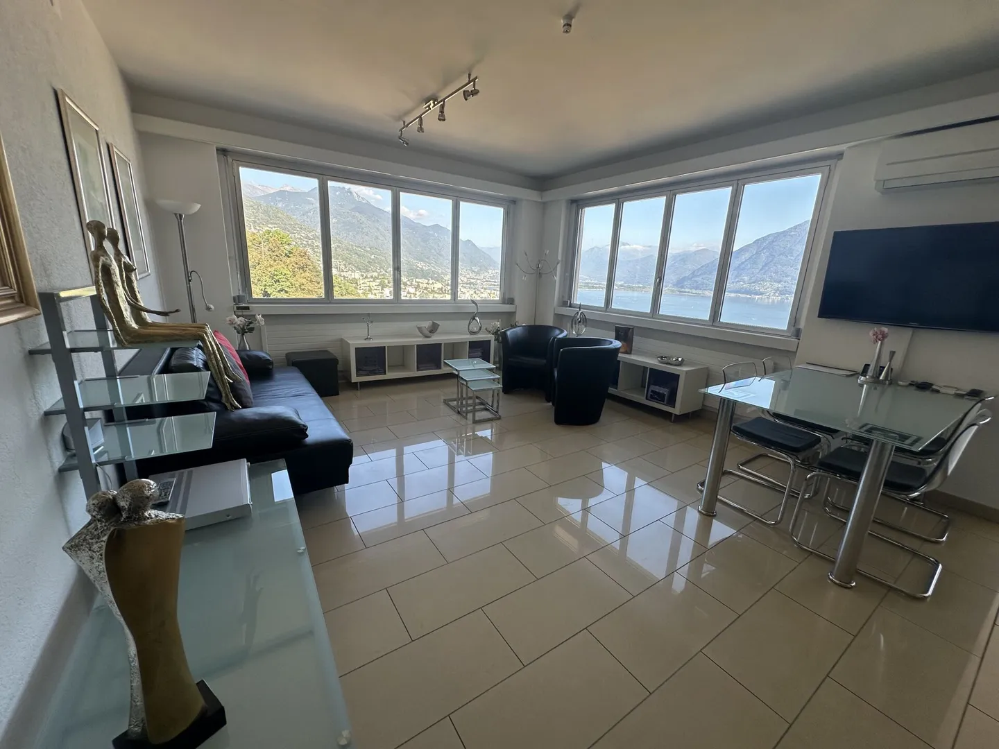 Appartement meublé 2.5 pièces avec vue imprenable sur le lac - Photo 2 sur 7