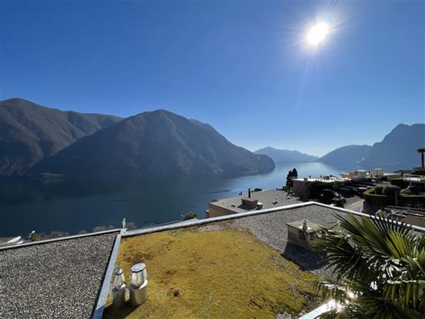 Casa a schiera con vista lago - Foto 1 di 13