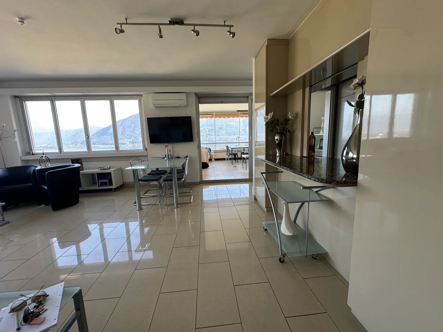 Appartement meublé 2.5 pièces avec vue imprenable sur le lac - Photo 4 sur 7