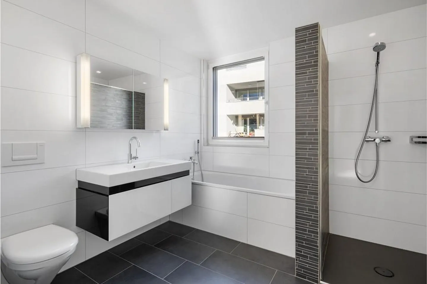 5.5-Room Penthouse Apartment with Spacious Terrace - Photo 2 of 6