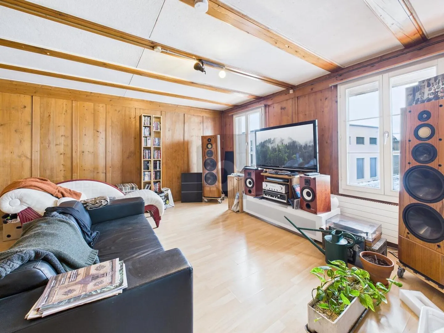 SPACIOUS WITH DEVELOPMENT POTENTIAL - Photo 5 of 6