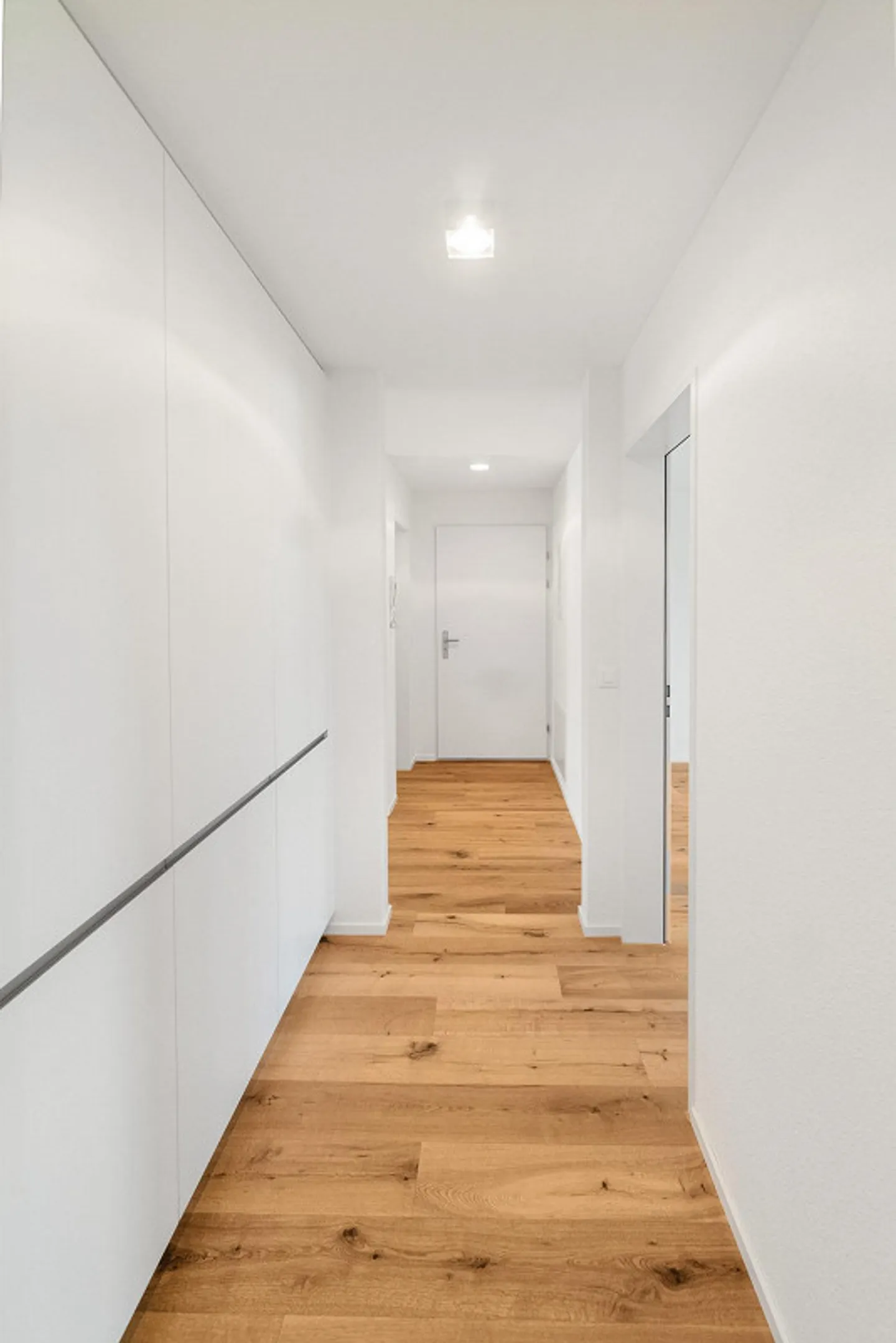 Modern Apartment with Large Balcony - Photo 13 of 15