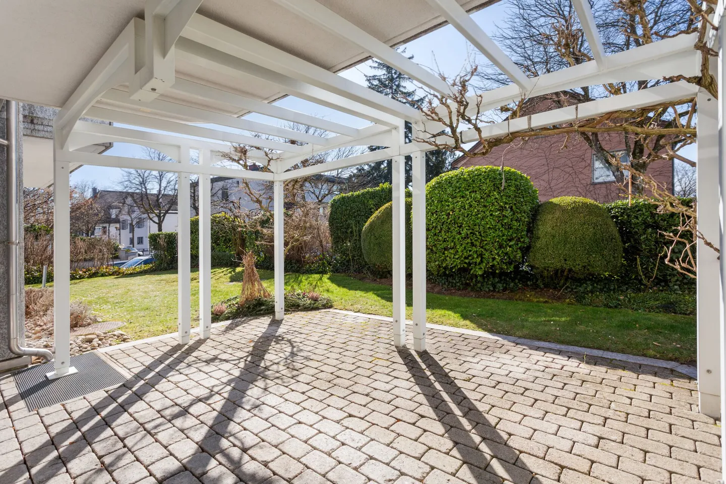 Stilvolle Wohnung mit Garten - Foto 2 von 13