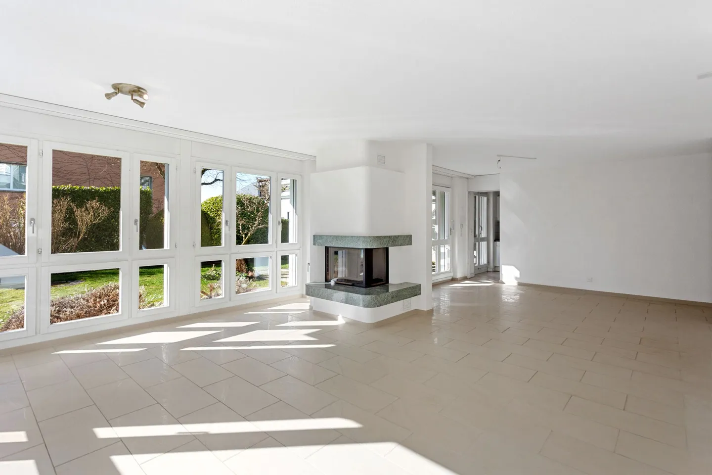 Stilvolle Wohnung mit Garten - Foto 4 von 13