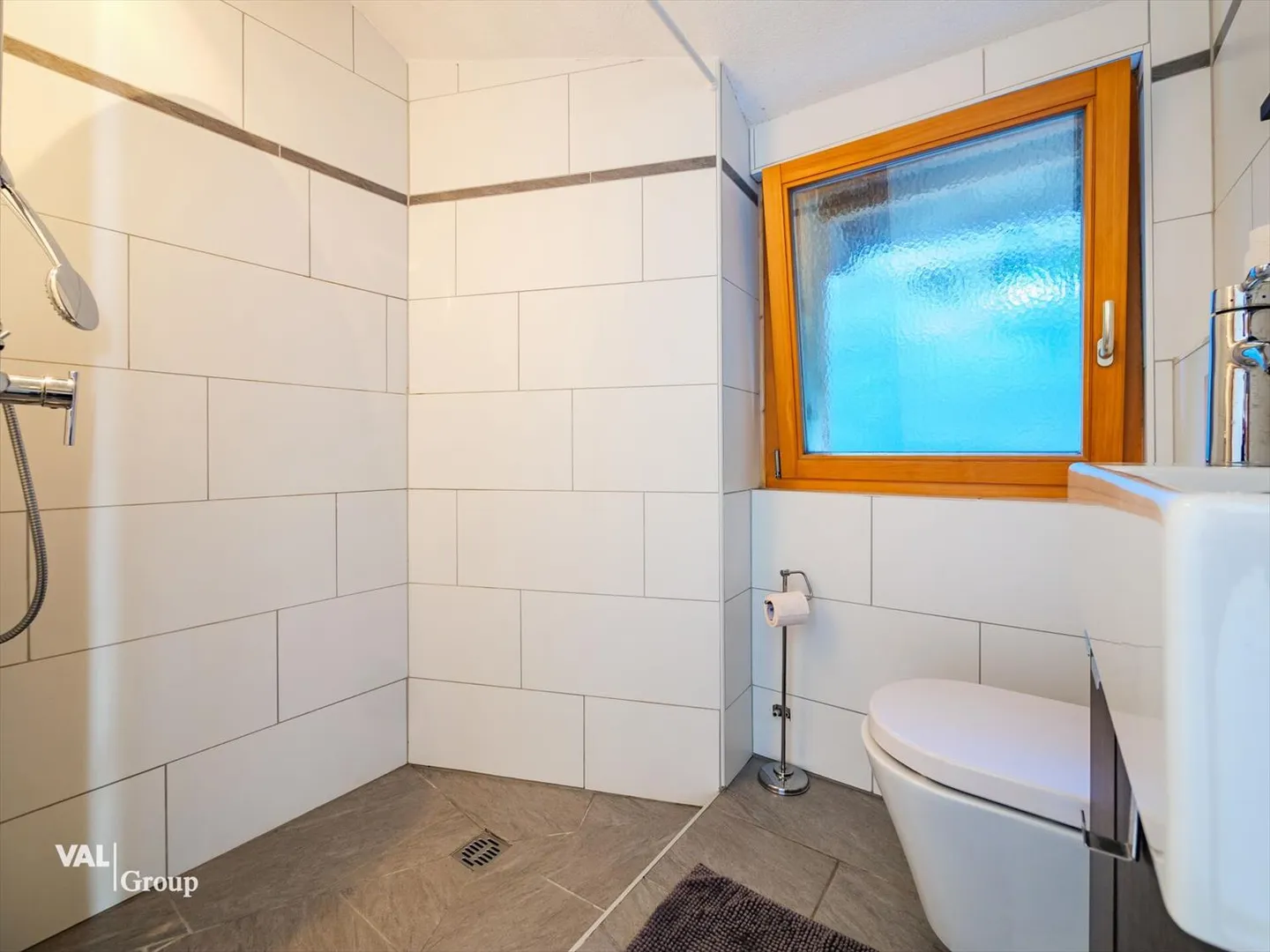 Opportunità unica: Casa con due appartamenti indipendenti (5,5 e 2,5 stanze) - Foto 11 di 13