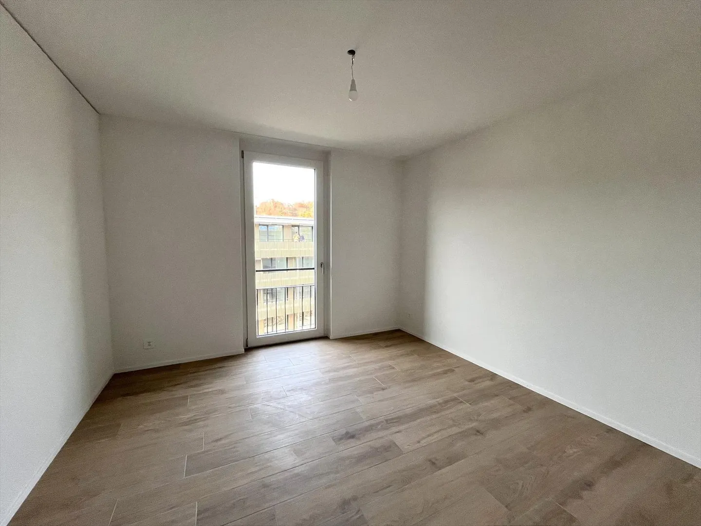 05654 - Appart. 3½ Locali - IMP. CHAMP-RIOND 18 - MATRAN - Foto 4 di 9