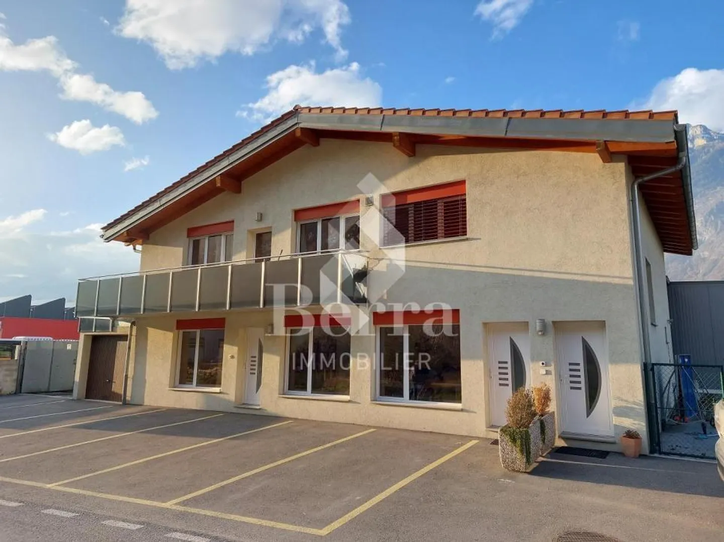 Saxe! Halles industrielles + espace de stockage + surface de vente + appartement de service! - Photo 5 sur 13