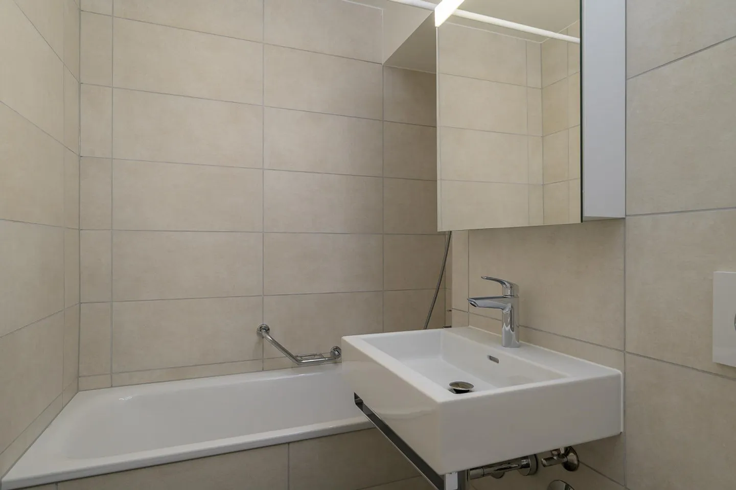 Settle in Morges! 2 rooms in a renovated building! - Photo 3 of 4