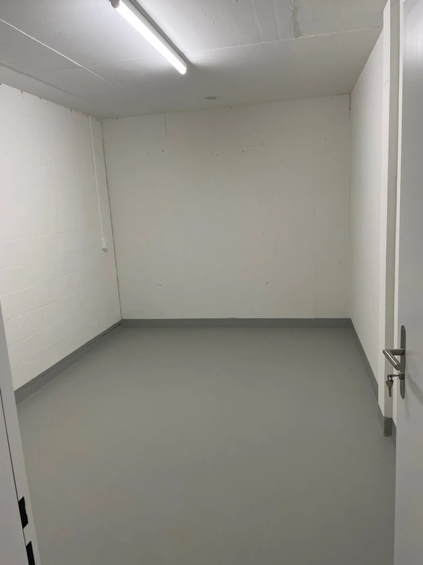 Salle de bricolage à louer - Photo 2 sur 2
