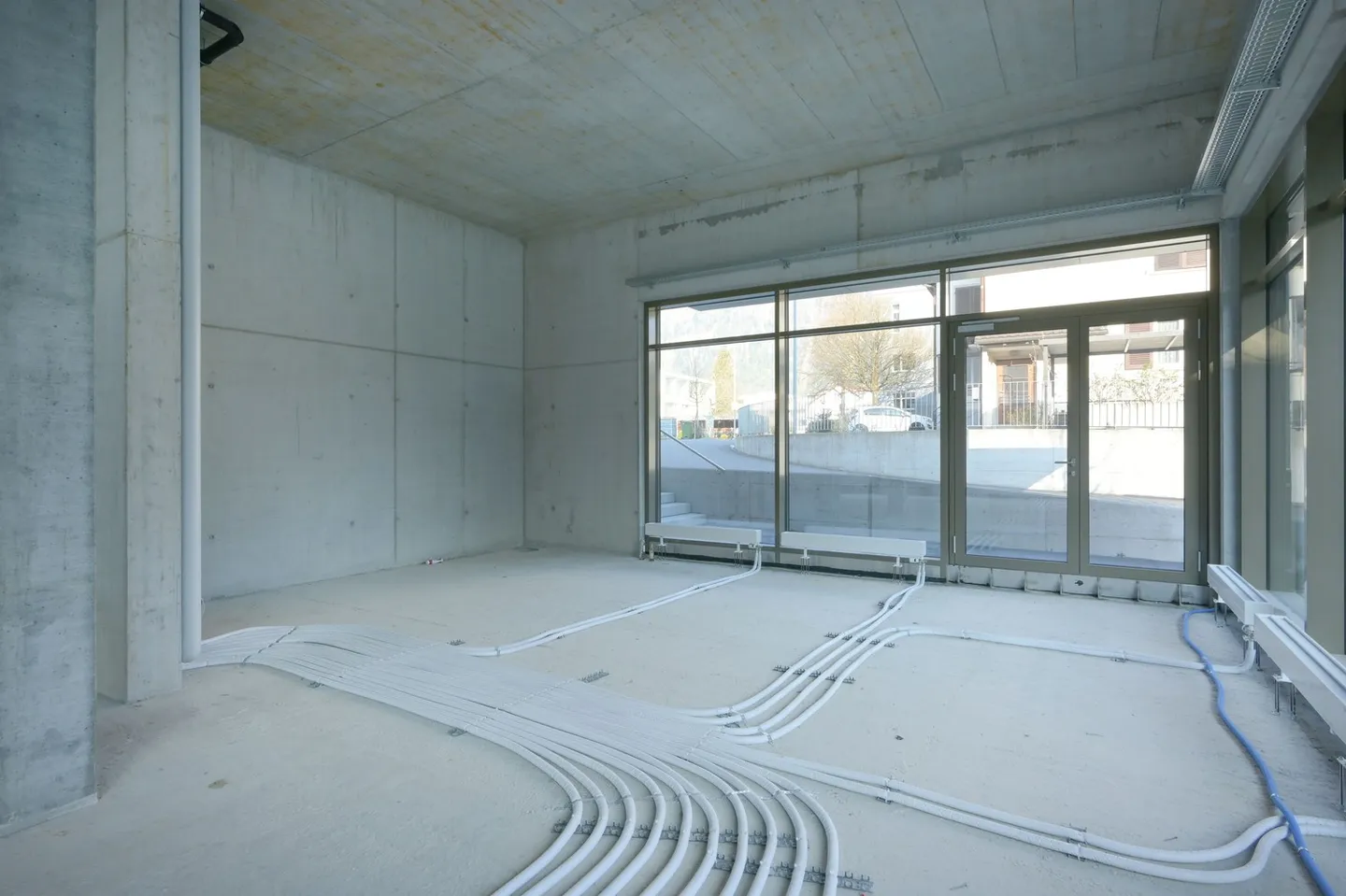 Mixed-use building for rent - Photo 9 of 11