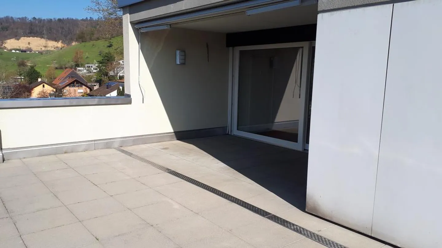 4.5 Zimmer-Dachwohnung mit grosser Terrasse zu vermieten - Foto 7 von 12