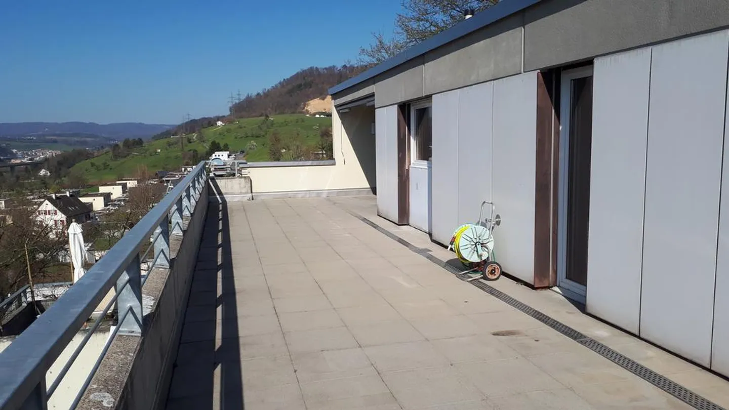 4.5 Zimmer-Dachwohnung mit grosser Terrasse zu vermieten - Foto 8 von 12