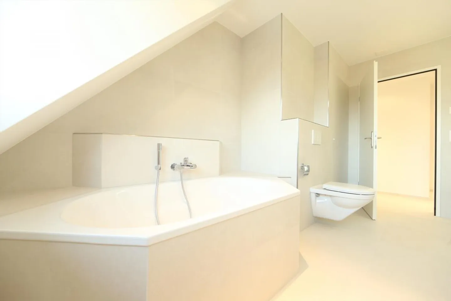 Wohnen der Extraklasse auf 232 m2, 5,5 Zi-Attika-Maisonette - Foto 10 di 13