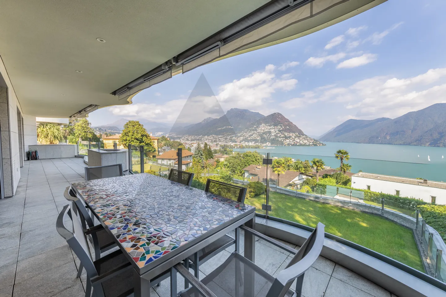 Penthouse with Lake Views - Photo 3 of 16