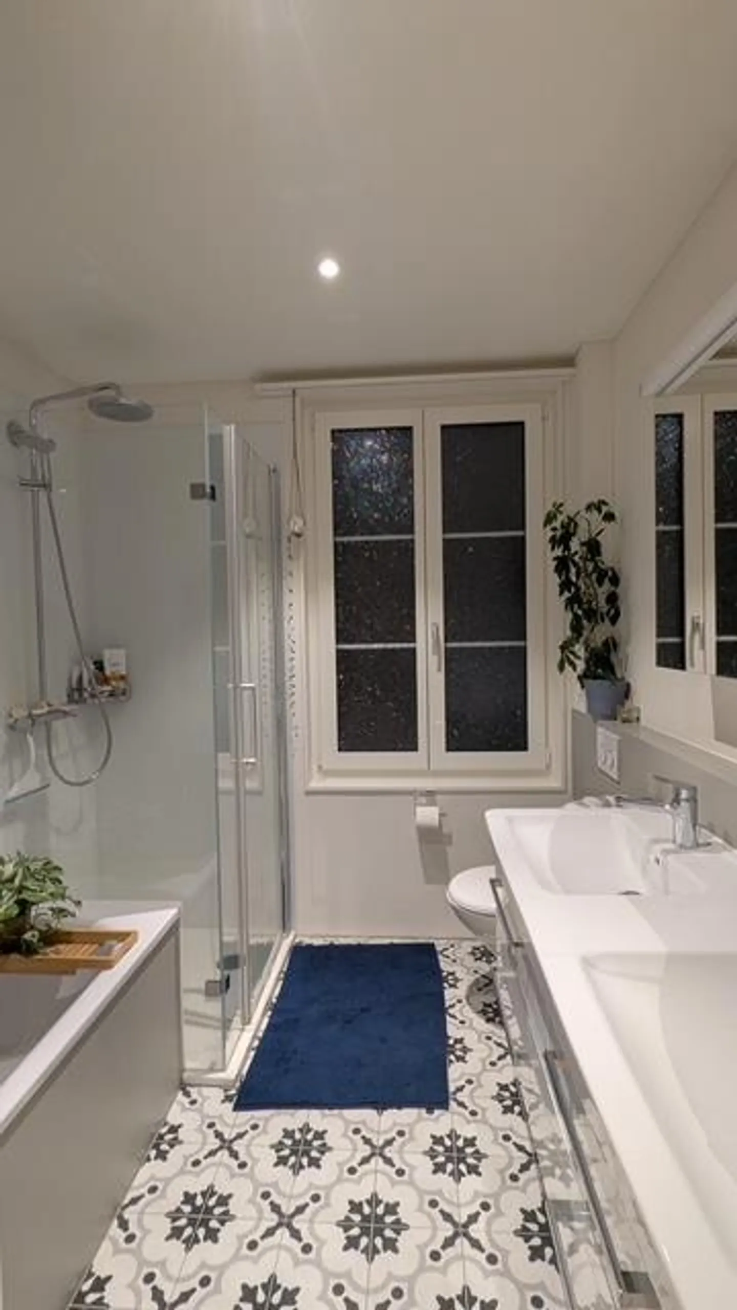 Appartamento centrale, quasi nuovo di 4,5 stanze con fascino in un edificio storico - Foto 3 di 8