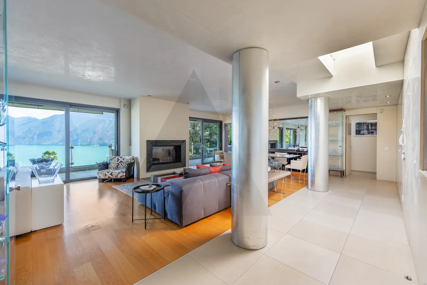 Penthouse with Lake Views - Photo 6 of 16
