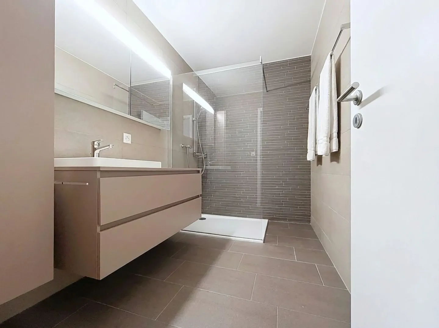 Belmont-sur-Lausanne - Prächtiges Einfamilienhaus auf drei Ebenen - Photo 5 sur 12