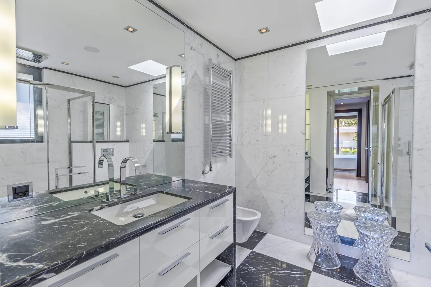 Penthouse with Lake Views - Photo 7 of 16