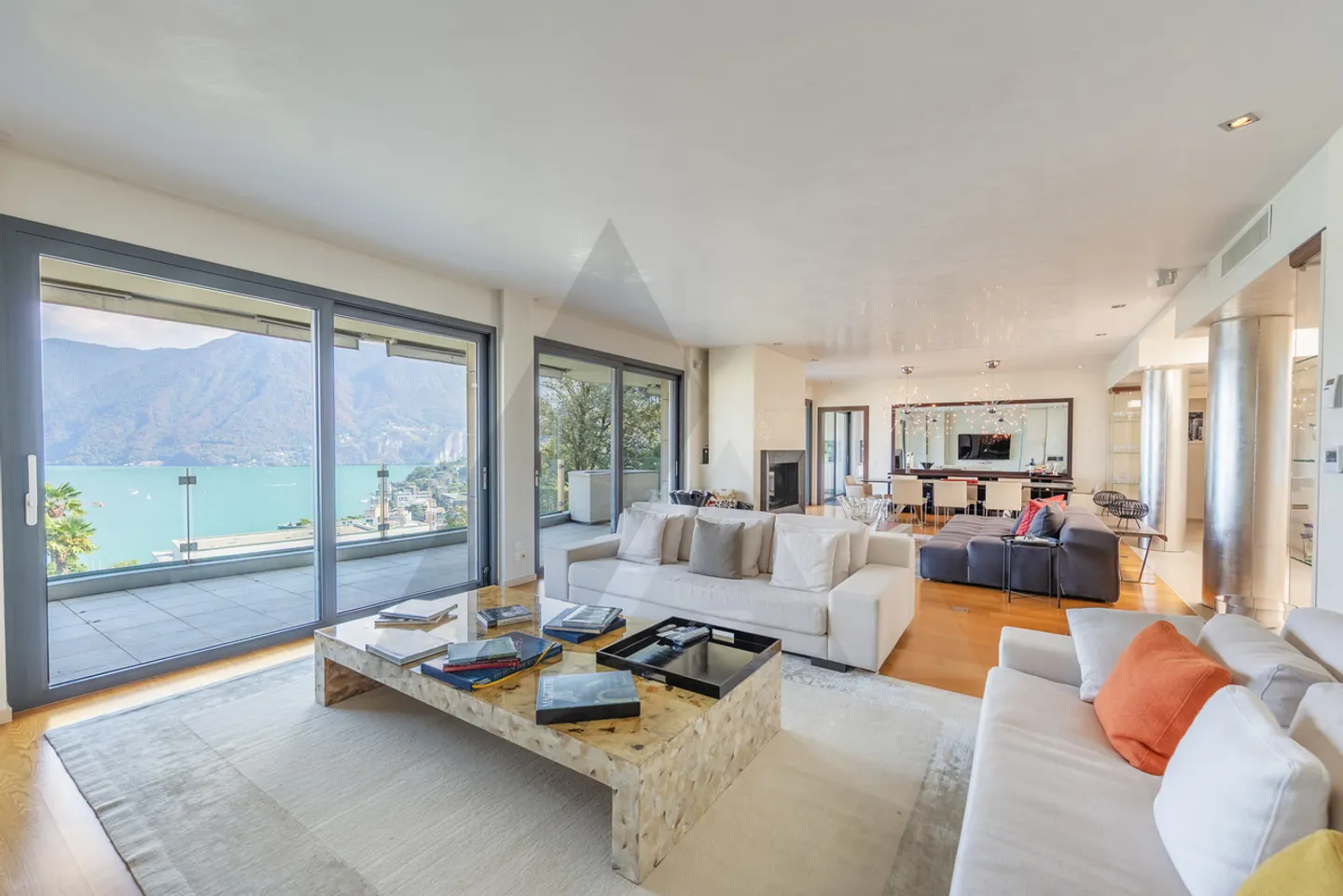 Penthouse with Lake Views - Photo 8 of 16