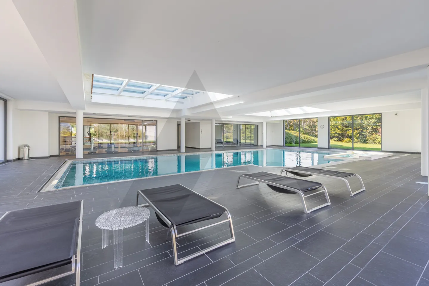Penthouse with Lake Views - Photo 13 of 16