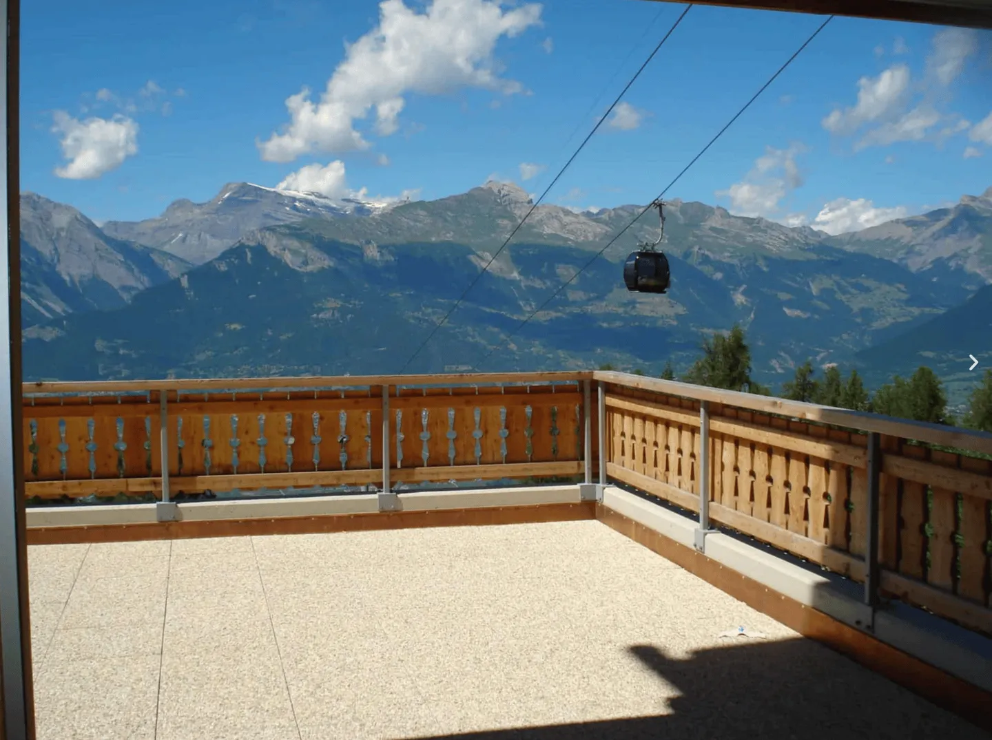 Beautiful Ski-in-Ski-out Apartment with 4.5 Rooms and Stunning Views of the Alps in Veysonnaz - Photo 4 of 13