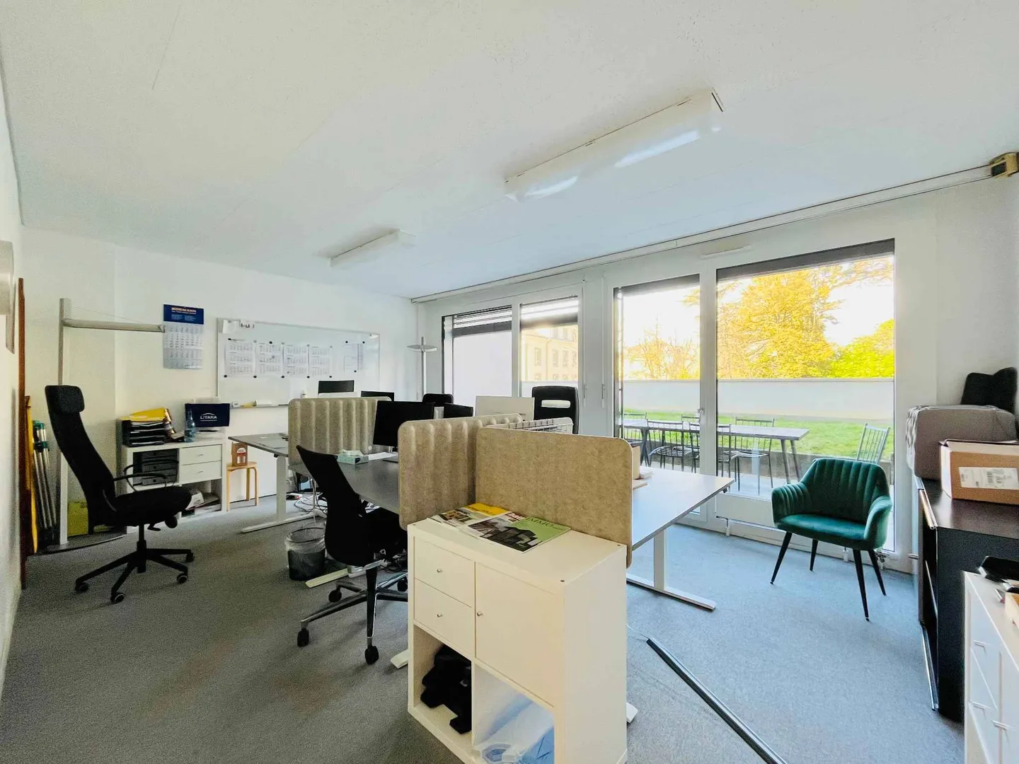 Bright office space for rent - Garden level in Lausanne - Photo 2 of 3