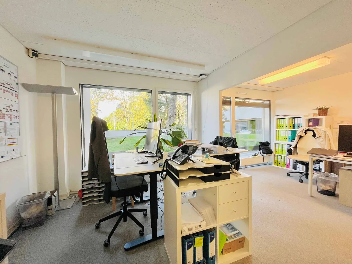 Bright office space for rent - Garden level in Lausanne - Photo 3 of 3