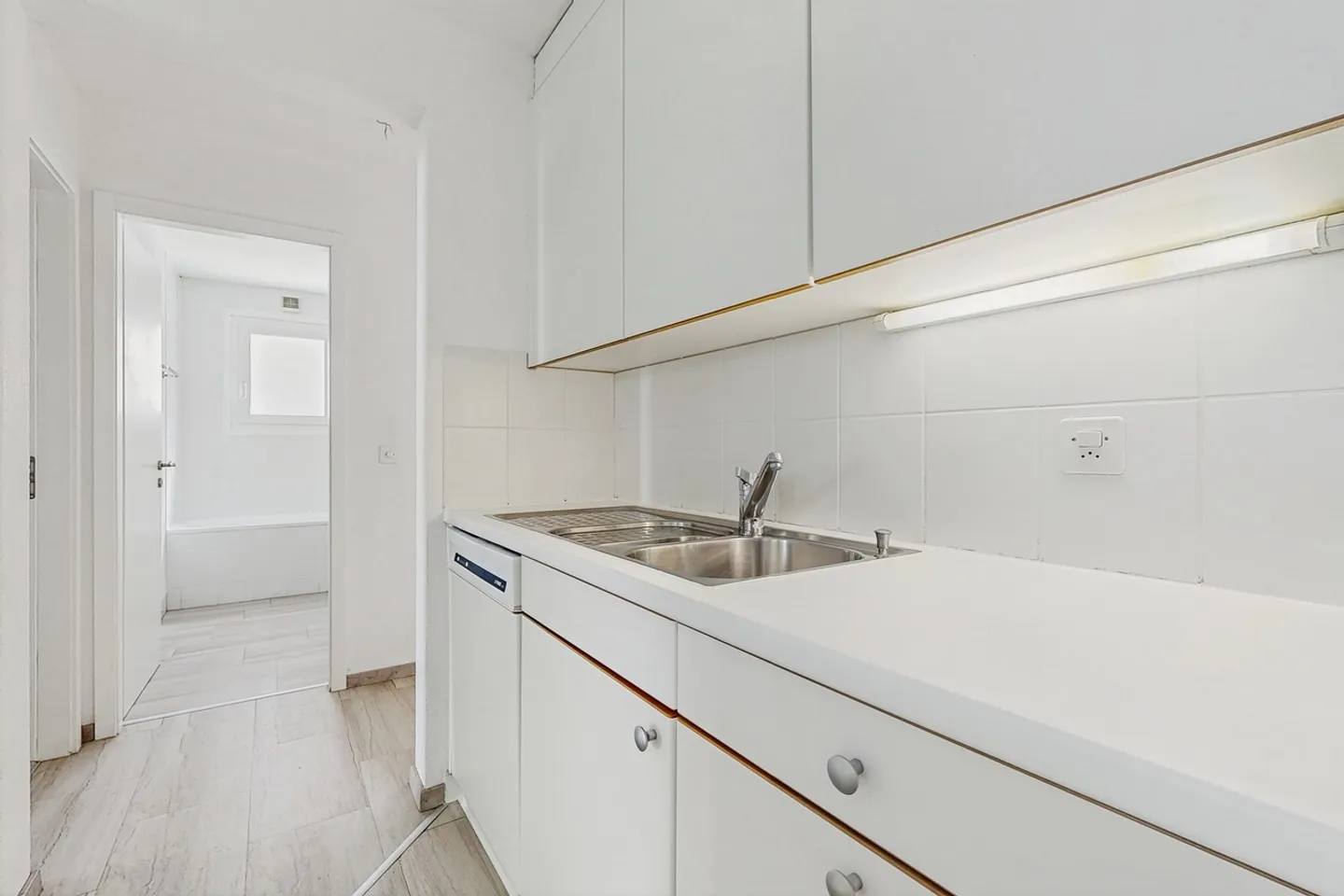A simple and pleasant living environment - Photo 3 of 11