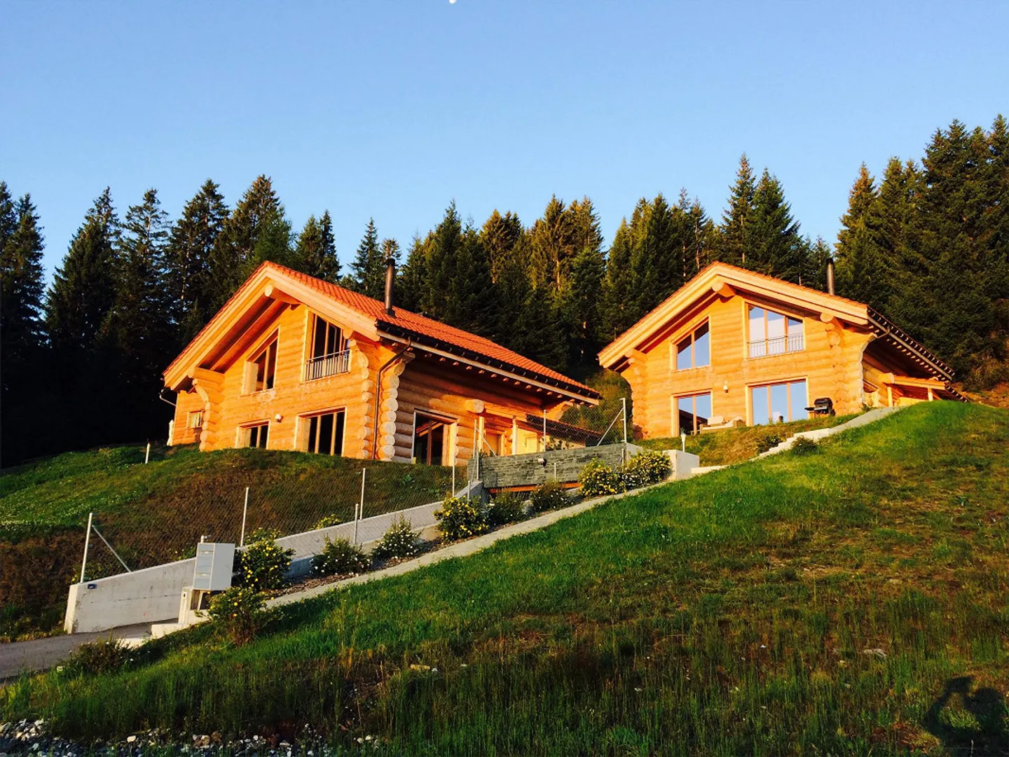 Charmant chalet en bois dans la nature - Photo 1 sur 8