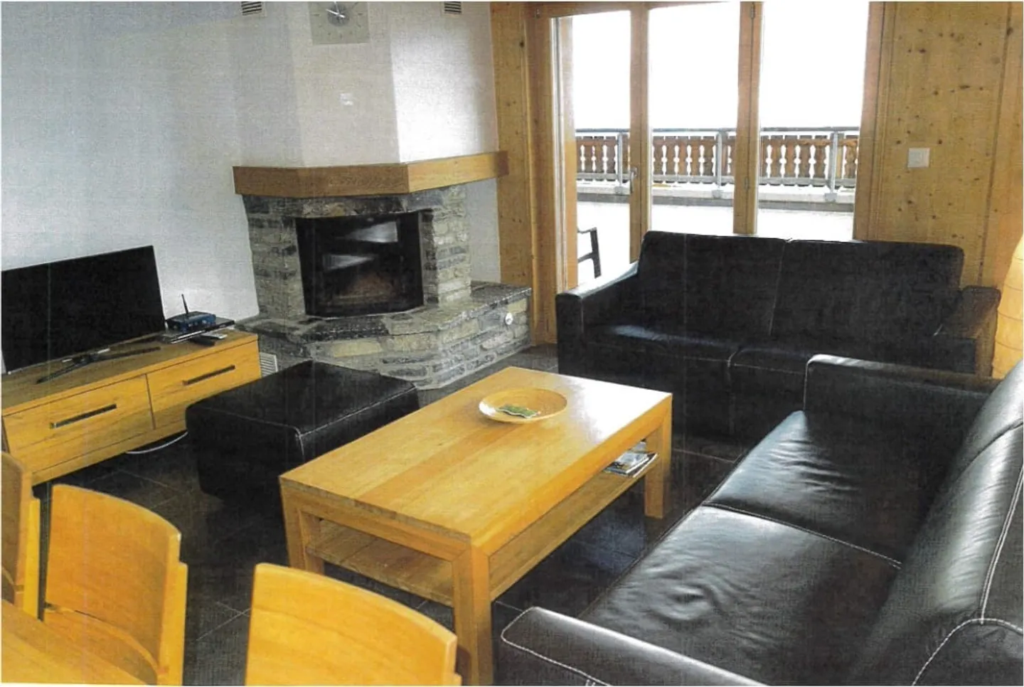 Beautiful Ski-in-Ski-out Apartment with 4.5 Rooms and Stunning Views of the Alps in Veysonnaz - Photo 7 of 13