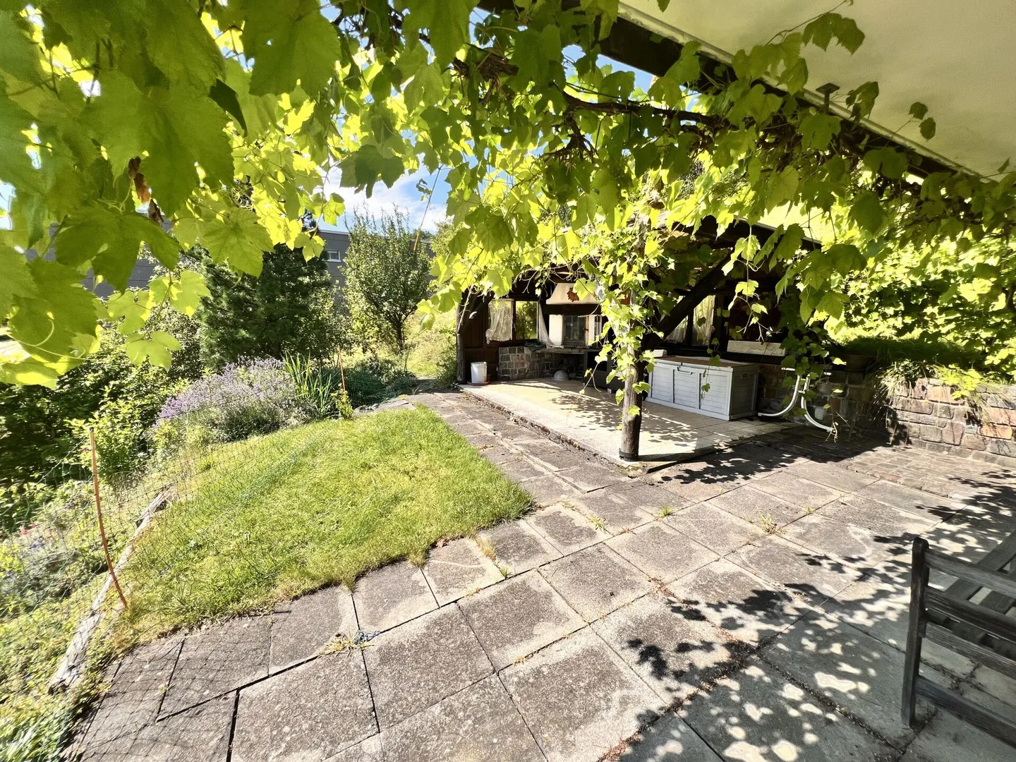 Terreno edificabile con casa su due lotti - può essere acquistato anche separatamente - Foto 3 di 6