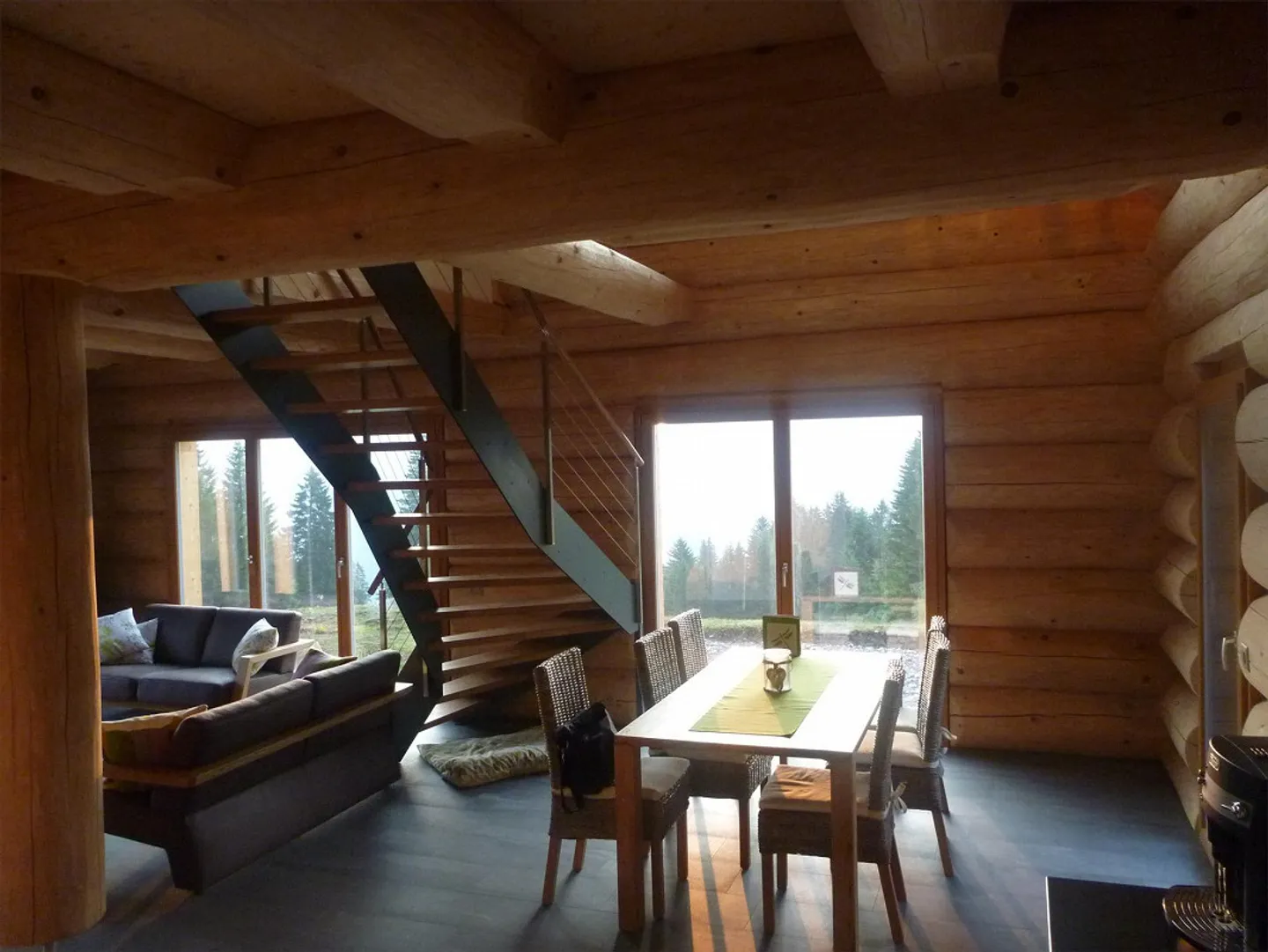 Charmant chalet en bois dans la nature - Photo 2 sur 8