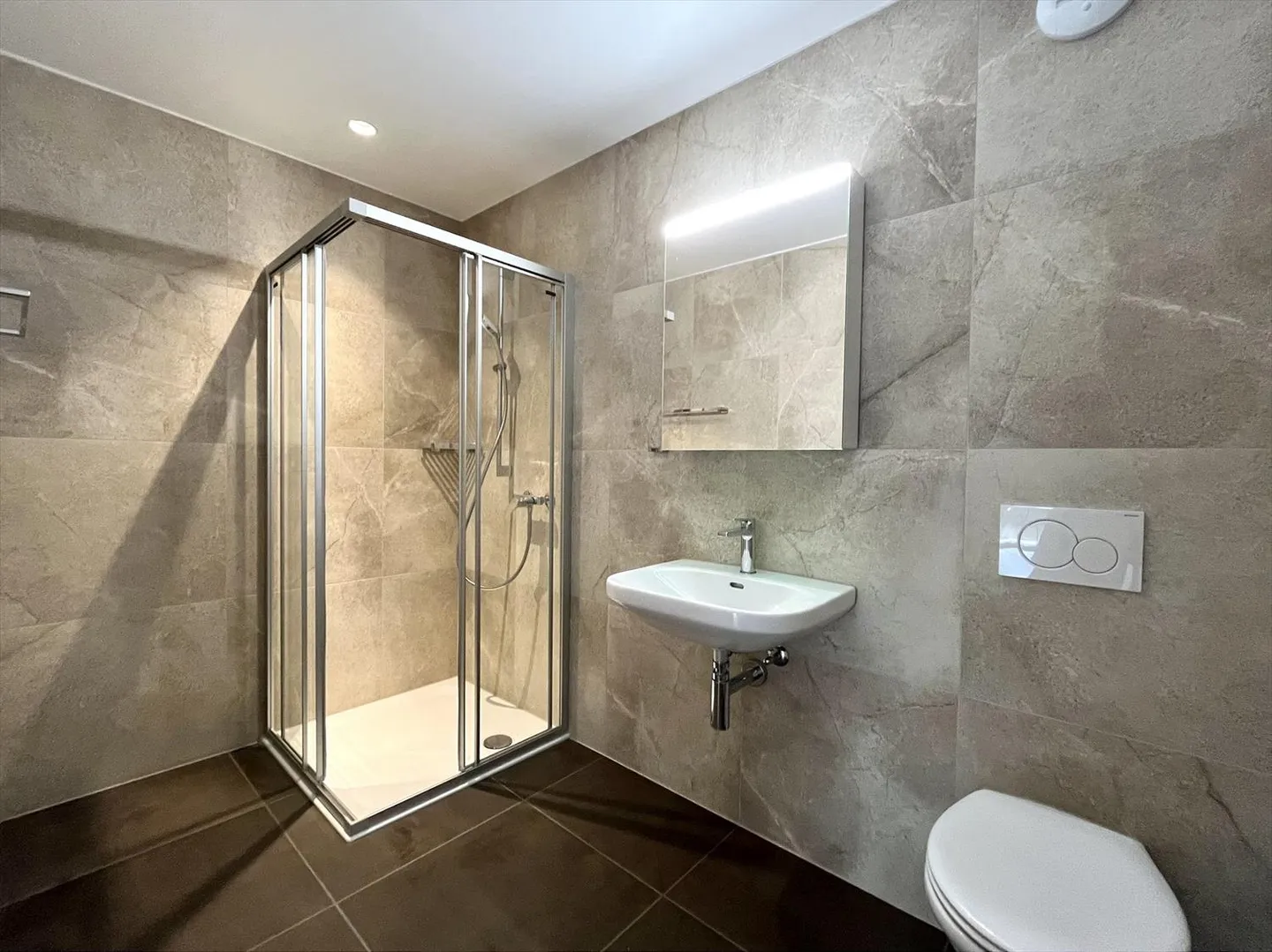 05602 - Appart. 3½ Räume - IMP. CHAMP-RIOND 16 - MATRAN - Foto 8 von 9