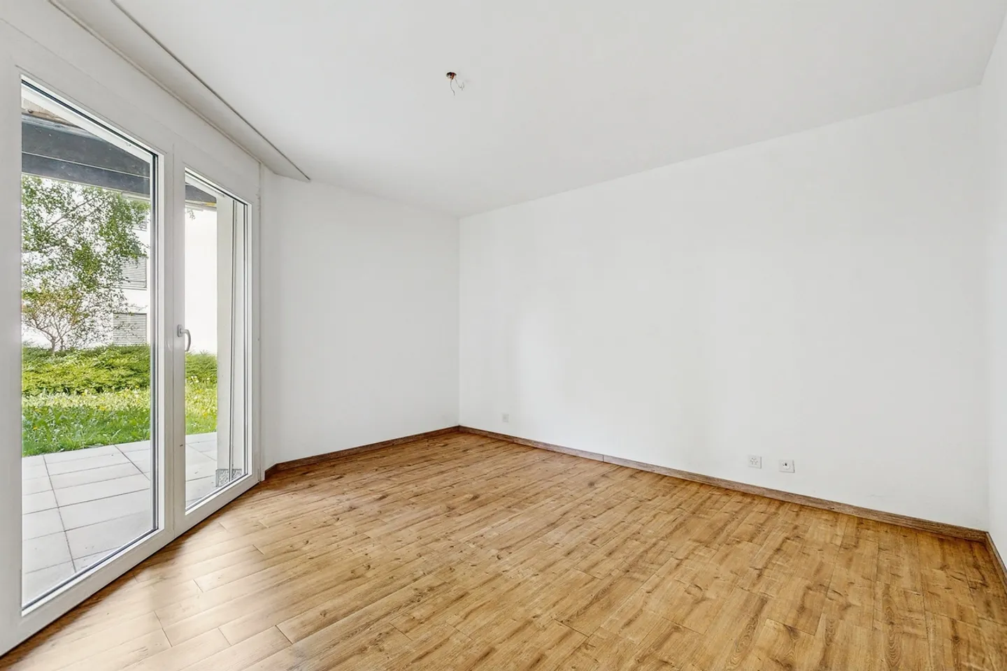 A simple and pleasant living environment - Photo 6 of 11