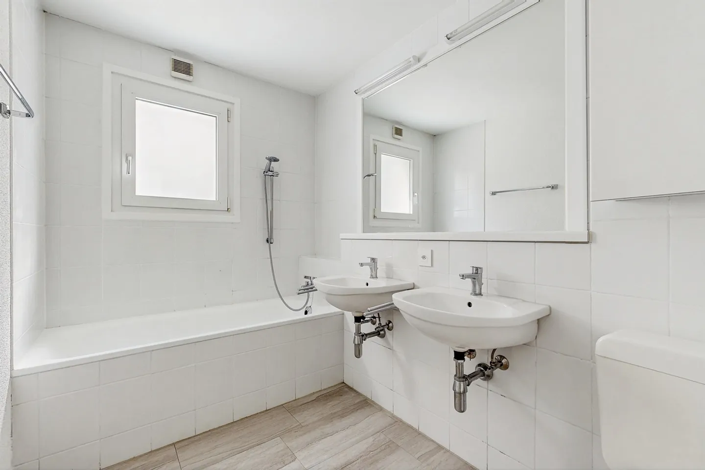 A simple and pleasant living environment - Photo 9 of 11