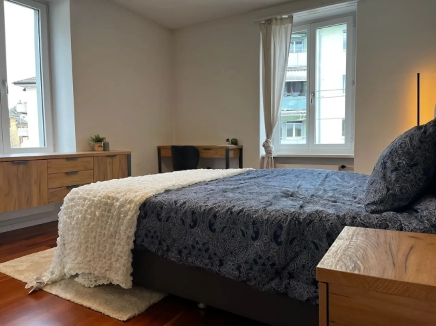 Camera arredata in appartamento modernizzato in posizione centrale - Foto 4 di 13